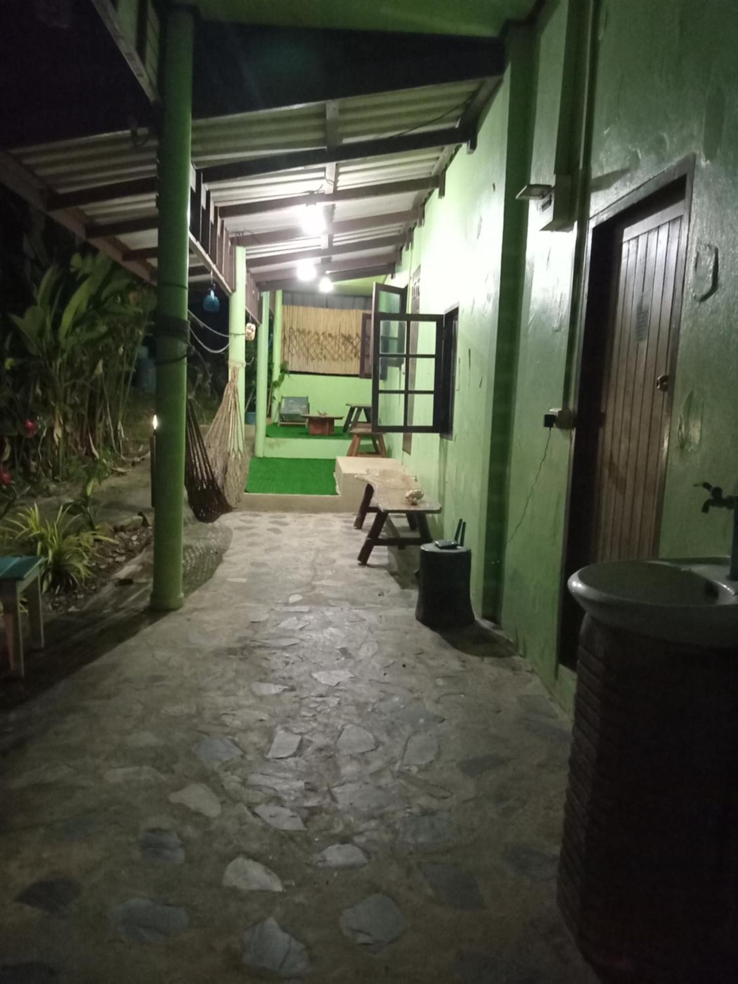Hill Station Hostel At Chor Chaba Ko Kut Экстерьер фото